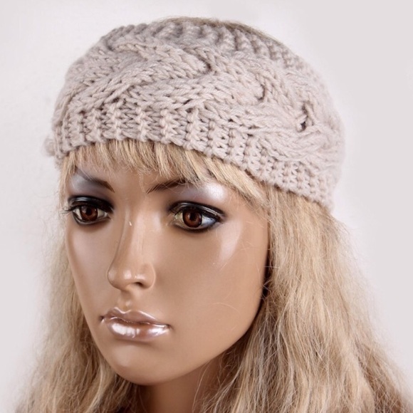 NEW!! Adorable Knit Headband - Picture 2 of 2